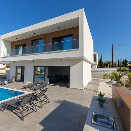 Villa Marlene, Walking Distance To Coral Beach! Pegeia Exterior foto
