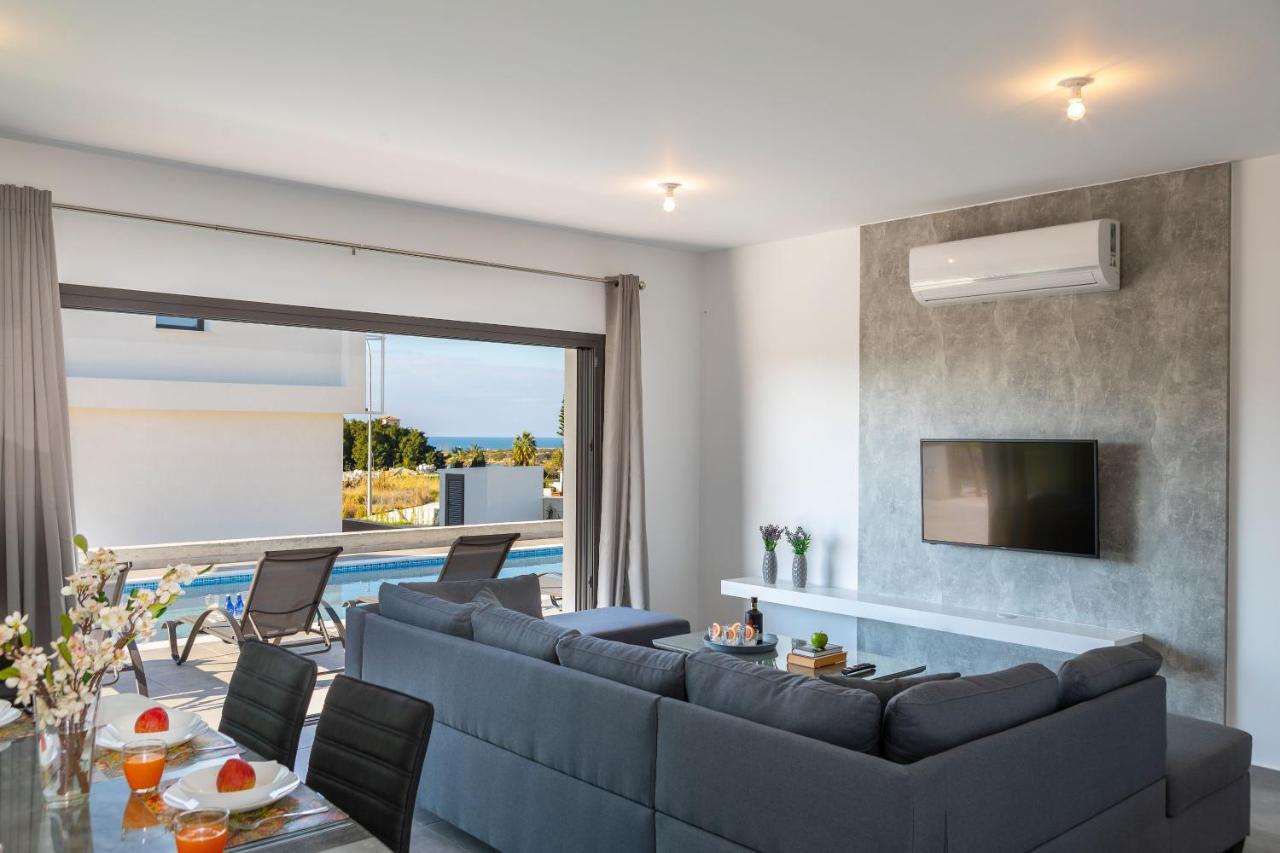 Villa Marlene, Walking Distance To Coral Beach! Pegeia Exterior foto